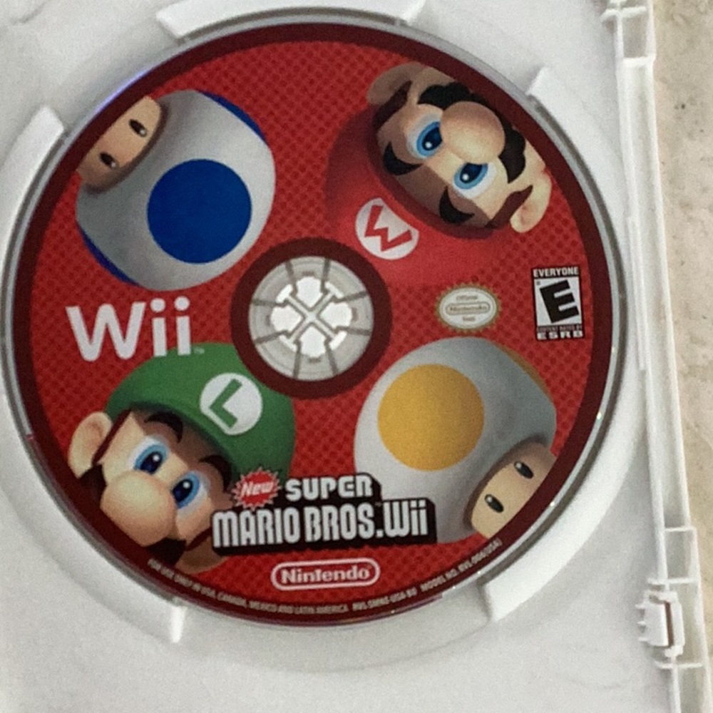 New Super Mario Bros. Wii Nintendo Wii Game - Picture 4 of 6